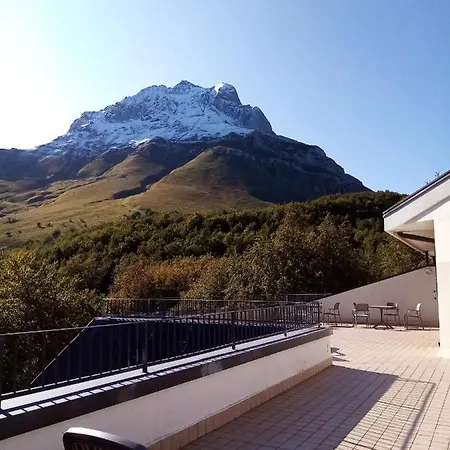 Orso Bianco Aparthotel Pietracamela